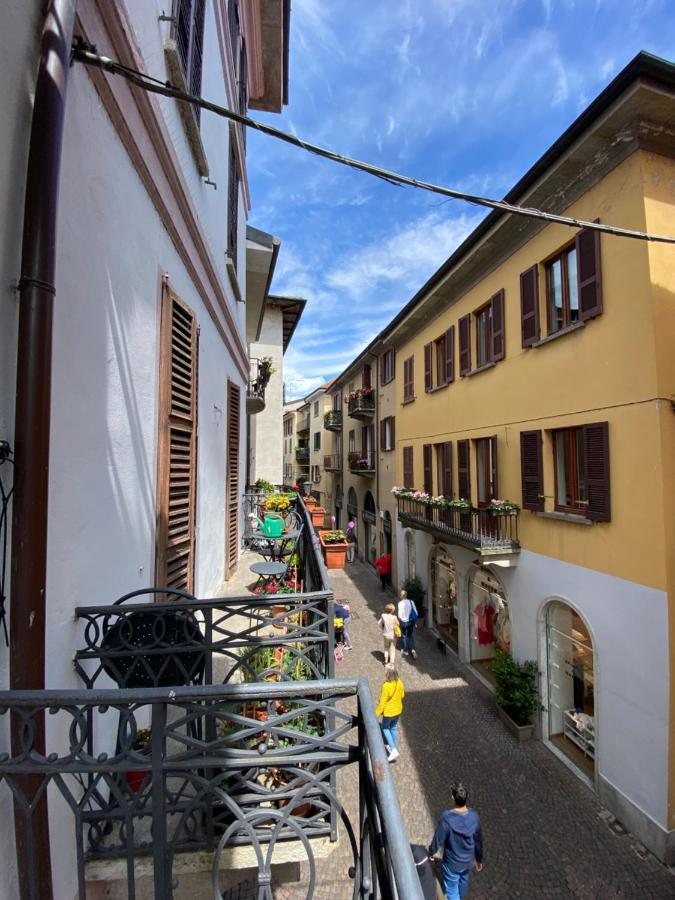 Apartament La Casa Del Corso Arona Zewnętrze zdjęcie